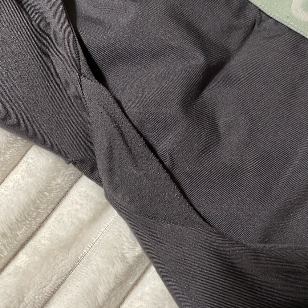 Gymshark Cropped Legging | Size Small - Picture 4 of 10